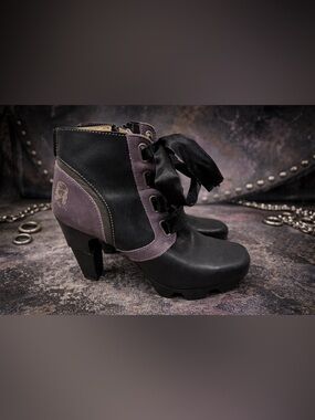 Like smug by prophecy Victorian lace heels purple black size 36